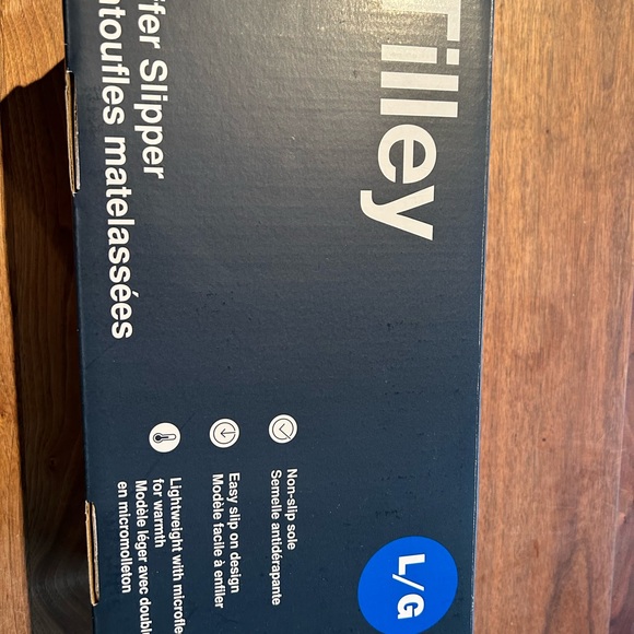 Free with purchase ***EUC Tilley Puff Slippers in Black Size Large Unisex - Picture 4 of 5